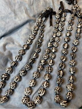 hawaiian kukui nut necklace Black &white Tiger Style 5 Inch Length bundle of 3